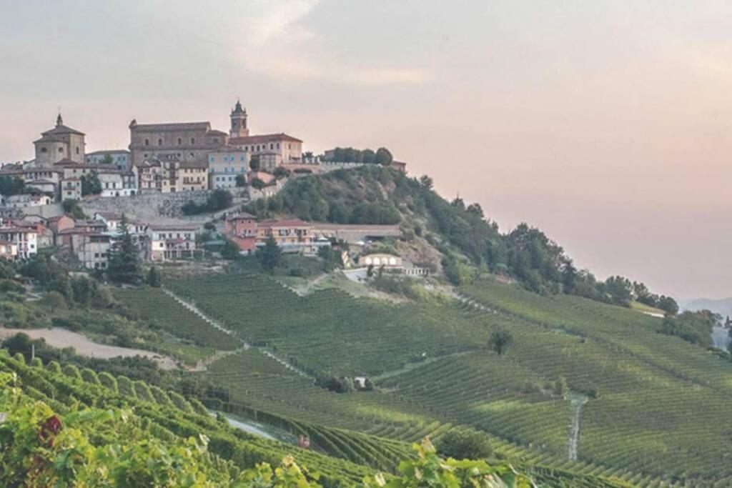 Ex Ostu Impero: Vino, Tartufo Ed Ospitalita Apartment La Morra Bagian luar foto